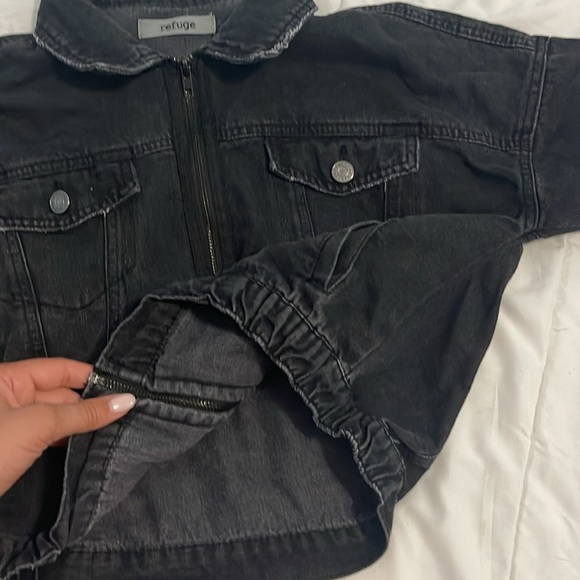 Cropped zippered faded jean jacket - Picture 3 of 5